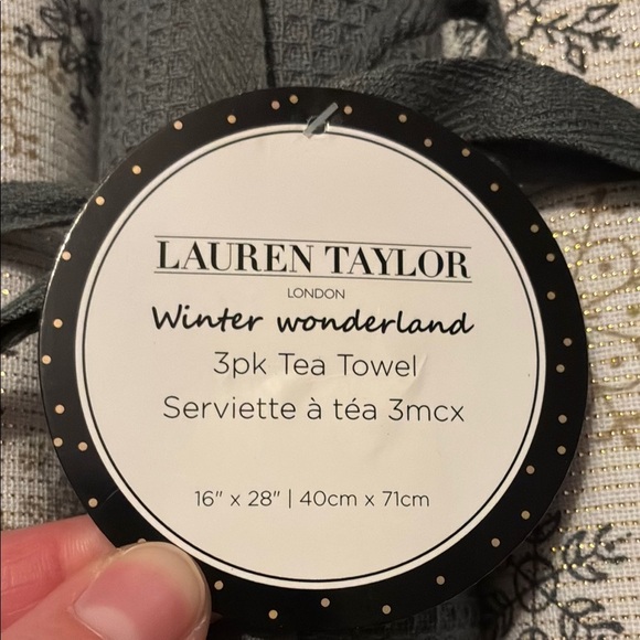 Cream and Gray Rustic Snowflake Holiday Tea Towel Set - Picture 2 of 7